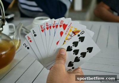 体育博彩公司视角下的桌游魅力：协作与对抗的智慧博弈