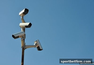 体育博彩公司节日红包合同解析：法律定性、条款陷阱与理性参与指南
